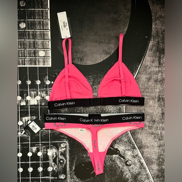 NWT Calvin Klein Set - Picture 3 of 8